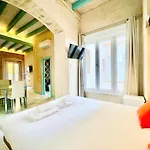 Click Triana Apartment