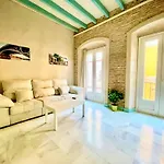 Click Triana Apartment