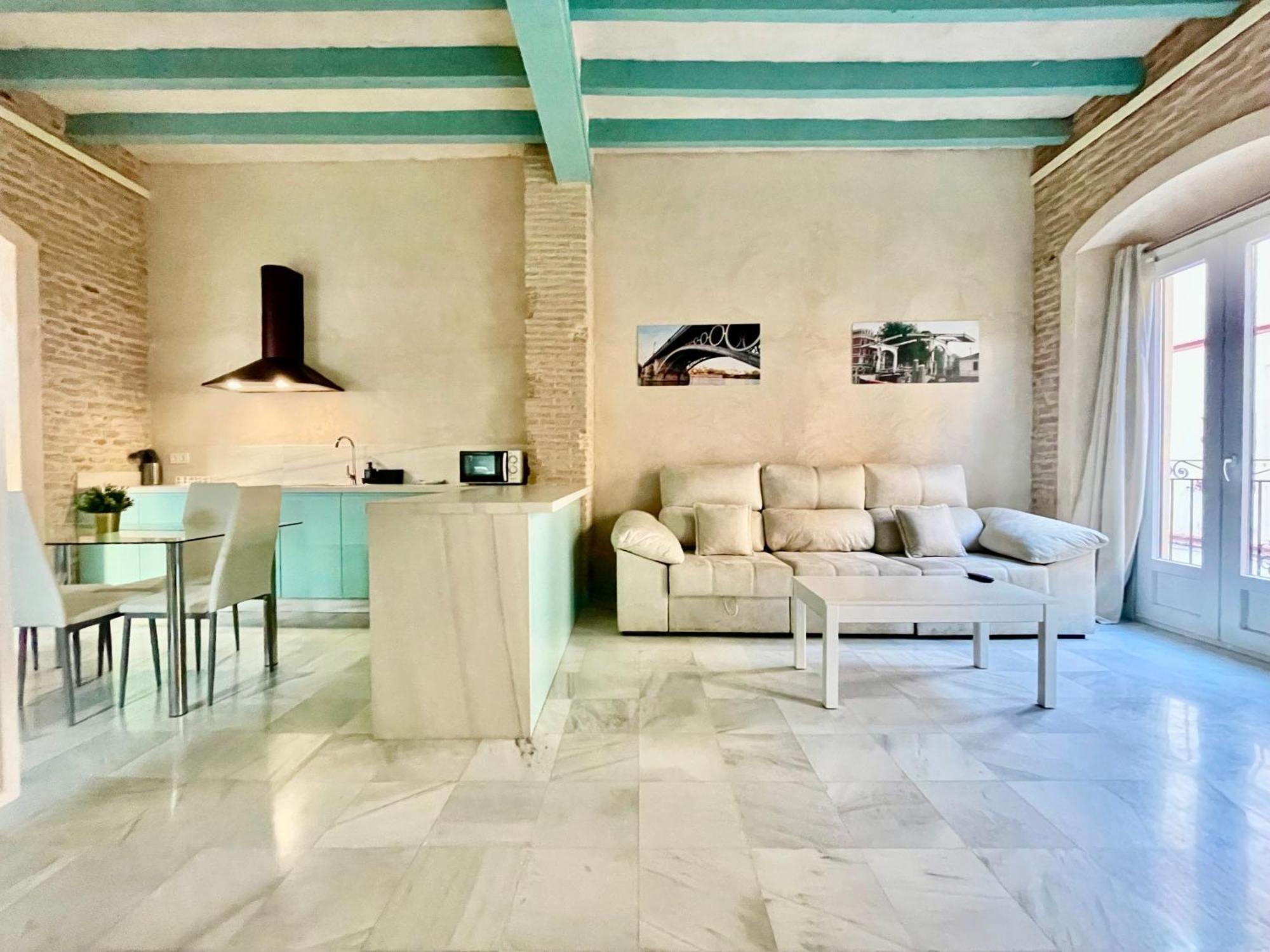 Click Triana Apartment